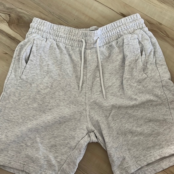H&M Regular Fit Men Shorts - Picture 1 of 2